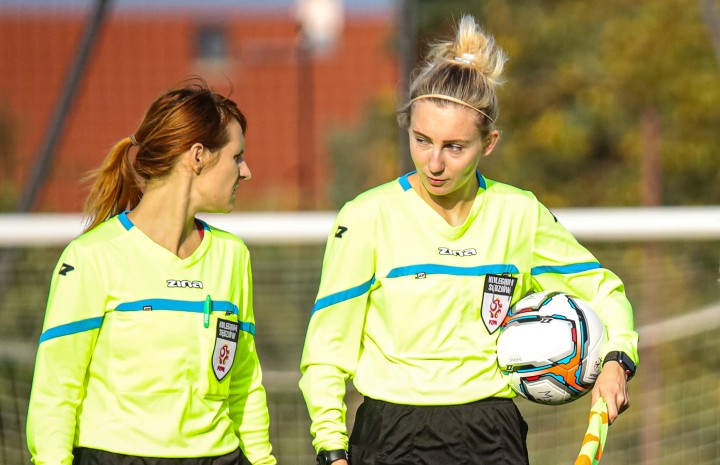 Wiosną jako piłkarka, jesienią jako sędzia