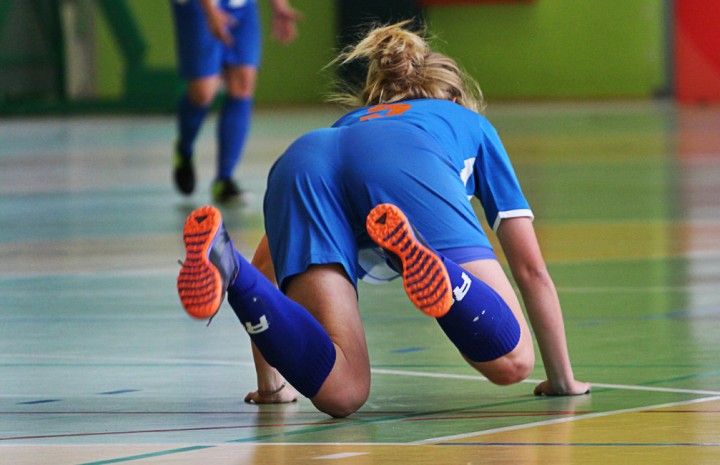 Futsal ruszył na kolanach