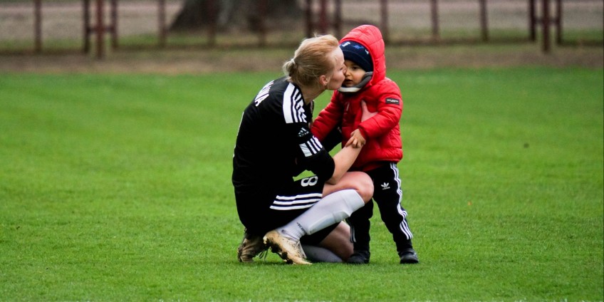 Prawne aspekty macierzyństwa u piłkarek