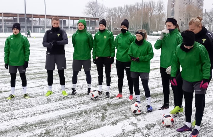 Górnik trenował nad morzem