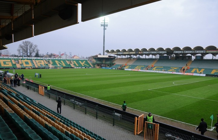 Piłka nożna bez publiczności