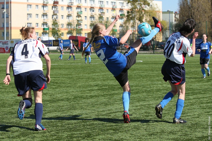 1/2 Finału MP juniorów w piłce nożnej kobiet (Bydgoszcz)